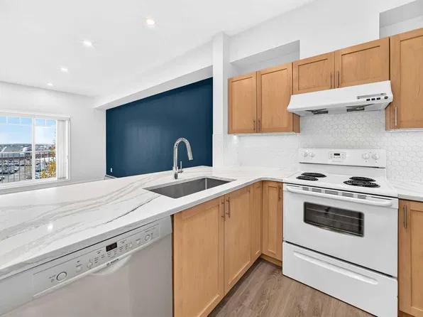 70 W Panamount Dr NW #9307, Calgary, AB T3K 5Z1