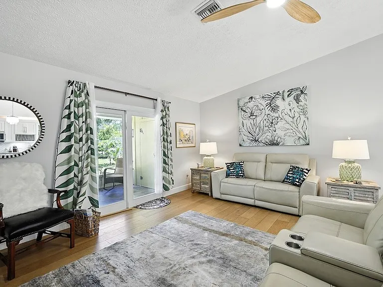 725 Acacia Rd — Photo 11