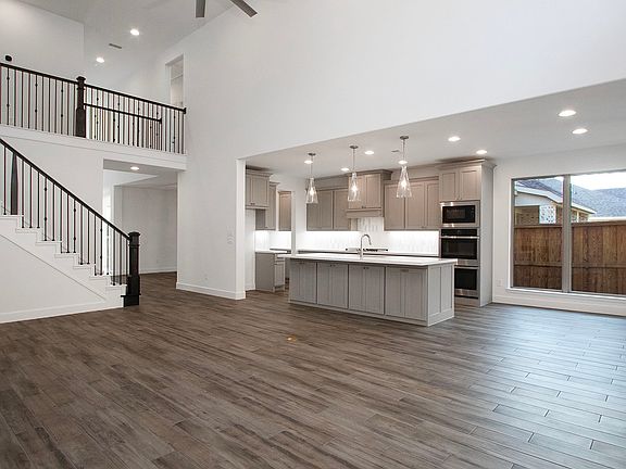 2nd image of 8439 Willow Whisper Ln