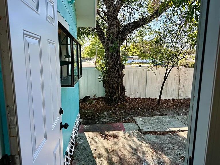 1504 E 33rd Ave — Photo 31
