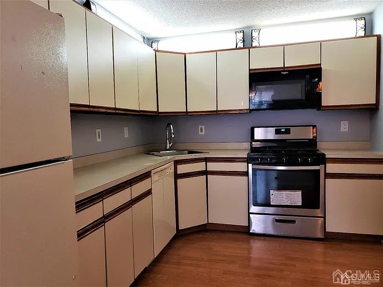 19 Goodwin Dr — Photo 5