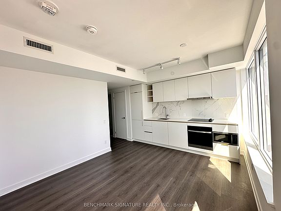 4th image of 8 Wellesley St W #3515