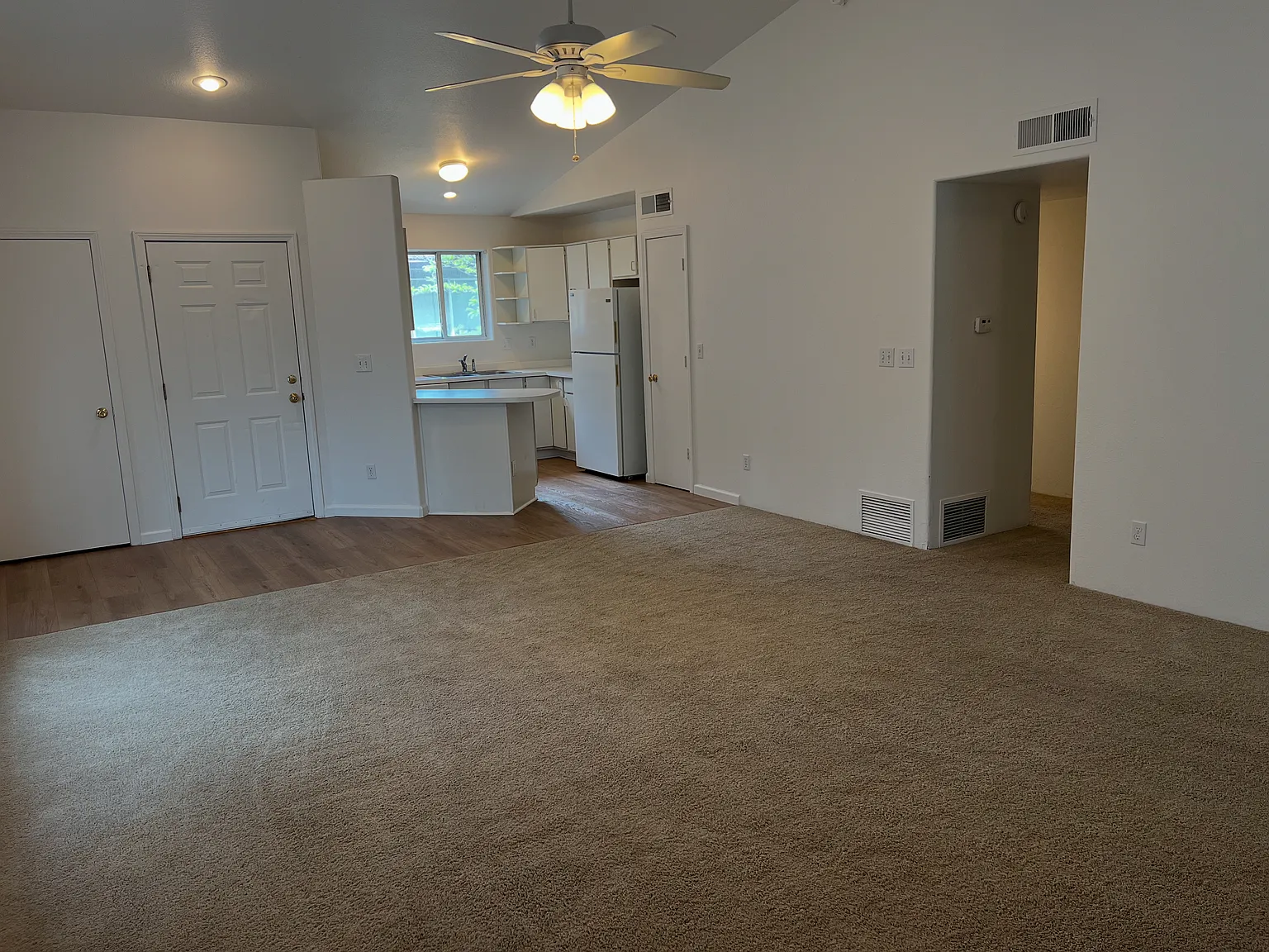 3 bed, 1200 sqft, $1,800 — Photo 2