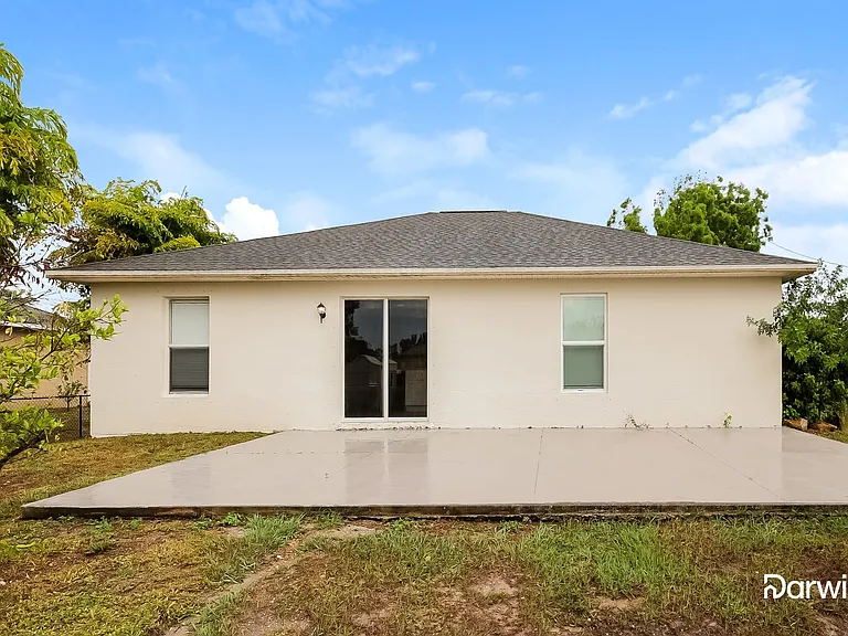 215 Manasota St — Photo 14