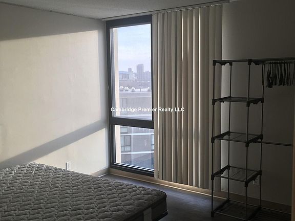 3rd image of 812 Memorial Dr APT 1005