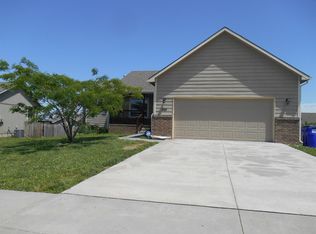 2113 Deer Trl, Junction City, KS 66441