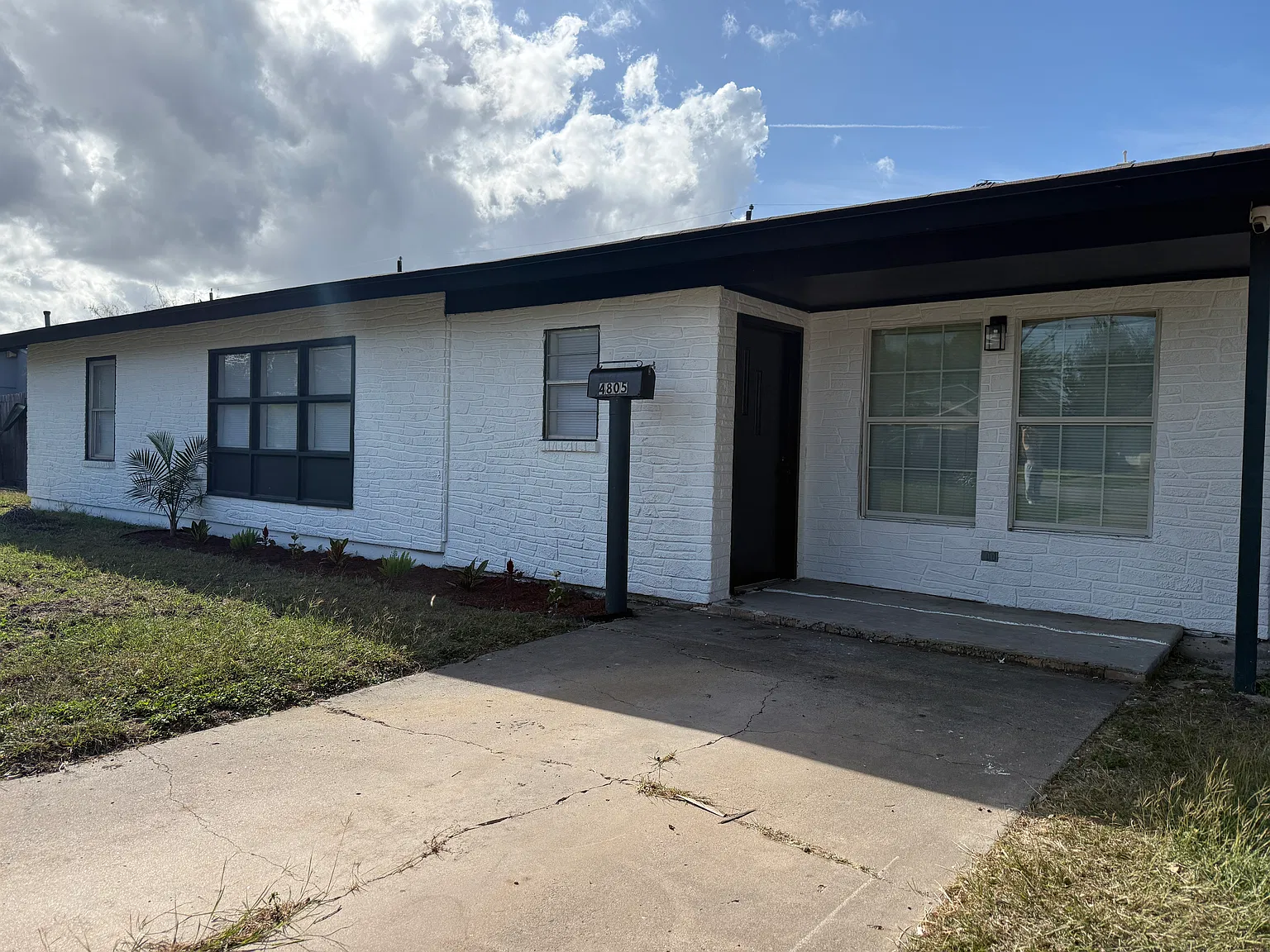 4 bed, 1300 sqft, $2,150 — Photo 1