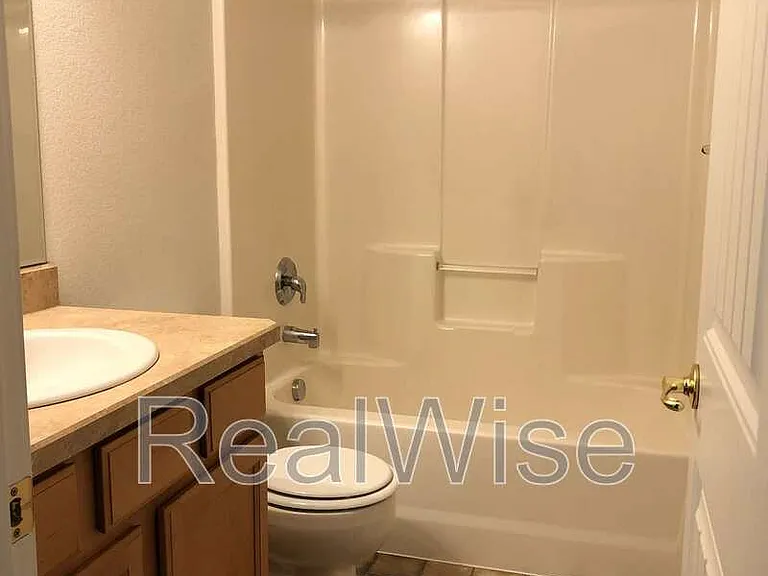 2446 SW 23rd St — Photo 8