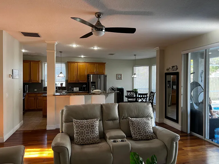 8019 Glitter Ct — Photo 4