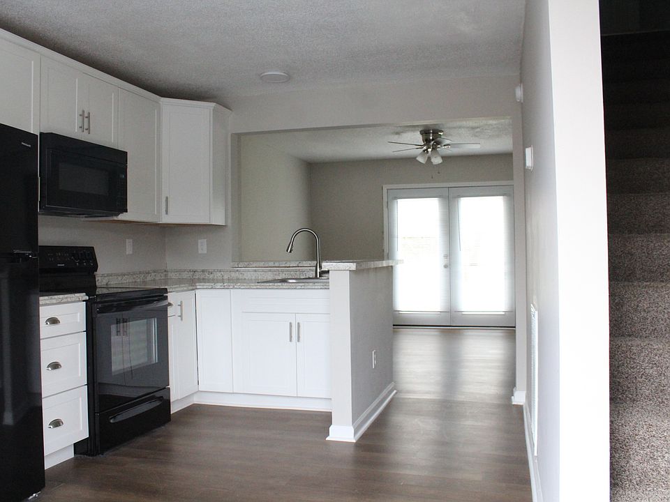 Townhome Kitchen_06052023