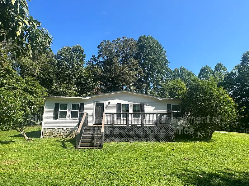 3 bed, 2.0 bath, 1200 sqft, $1,800 — Photo 3
