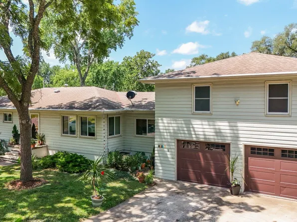 1447 Summit St, Lawrence, KS 66044