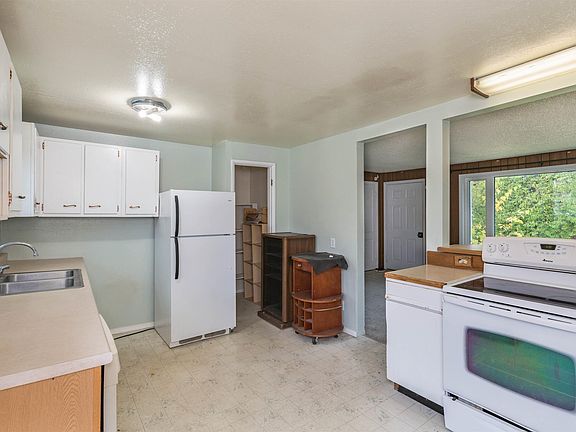 2nd image of 301 Kody Dr
