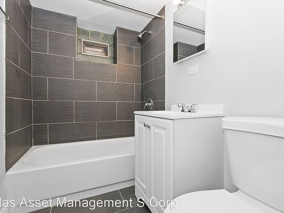 1st image of 4246 S Michigan Ave #1E