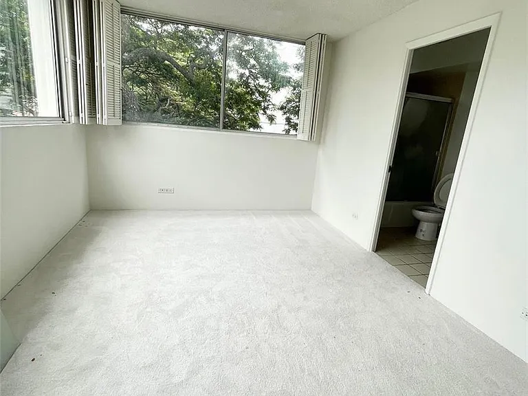 1710 Punahou St #403 — Photo 10