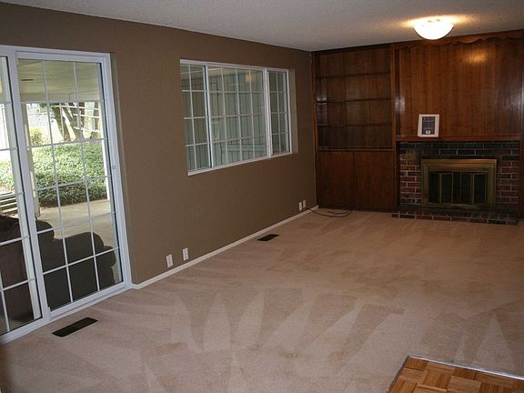Family room w/ fireplace