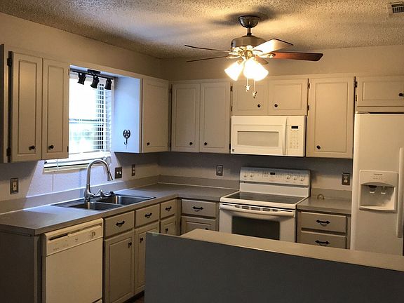 2nd image of 2910 Transit Dr
