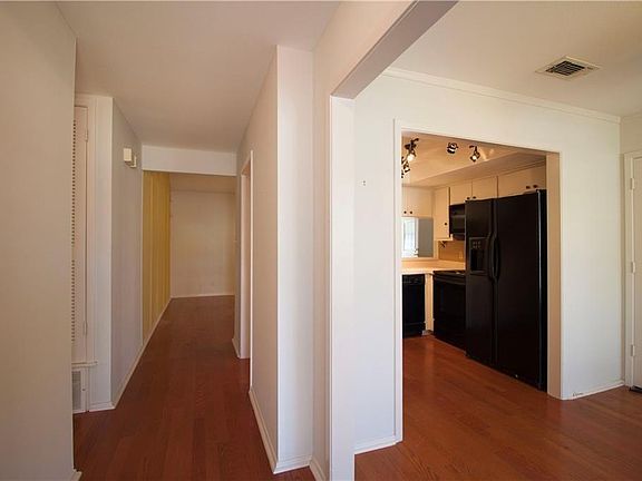 4th image of 2107 Teakwood Dr