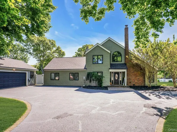 3 Moor Lane, Patchogue, NY 11772