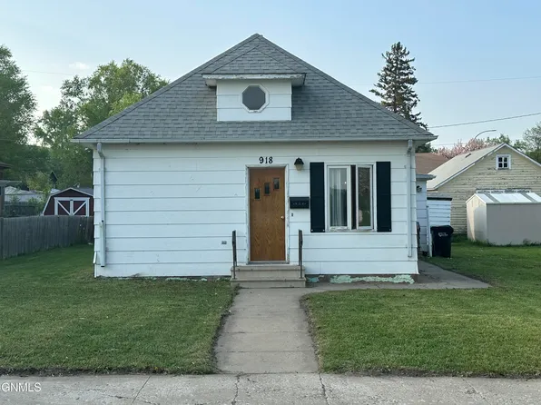 918 2nd St NW, Valley City, ND 58072