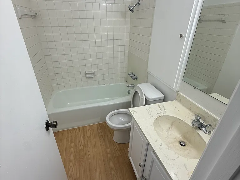 1520 Woodside Ave #L — Photo 6