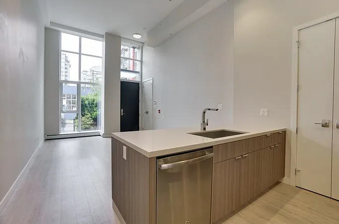 1752 Ontario St #1A — Photo 1