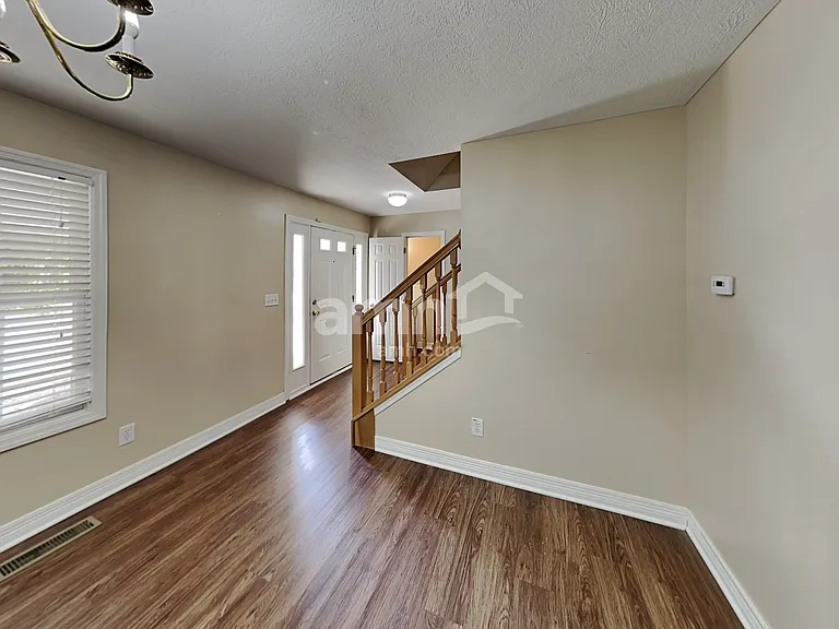 1739 Autumn Dr — Photo 5