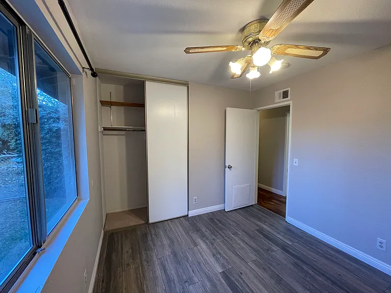 1868 W Phillips Dr — Photo 12