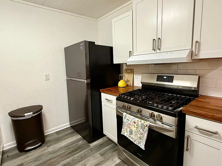 1802 E University Ave #A — Photo 21