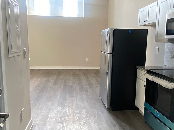 3rd image of 2651 Buckius St #18