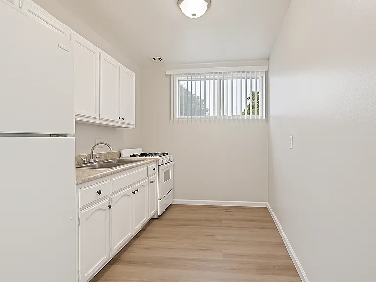 12213 Manor Dr #0 — Photo 2