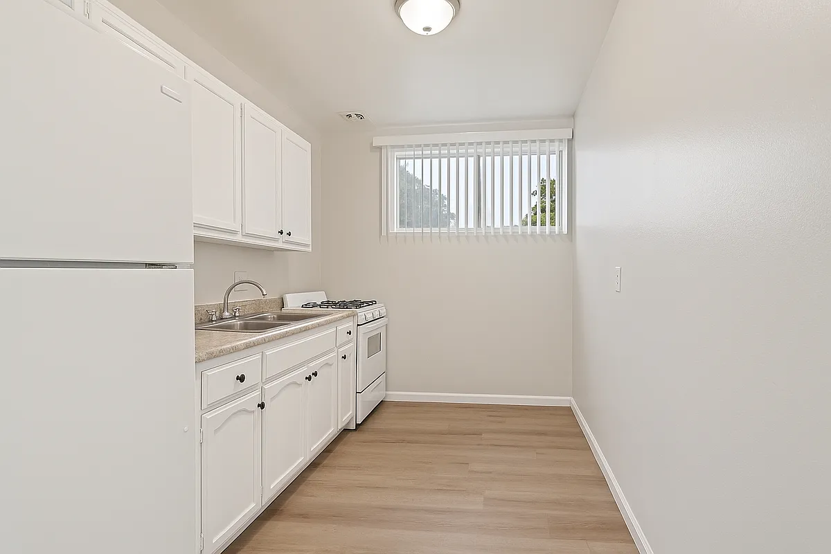 Building Photo - 12213 Manor Dr #0