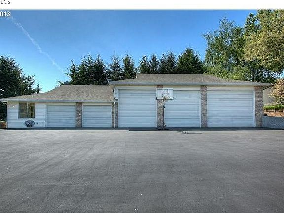4th image of 4610 NE 125th Cir