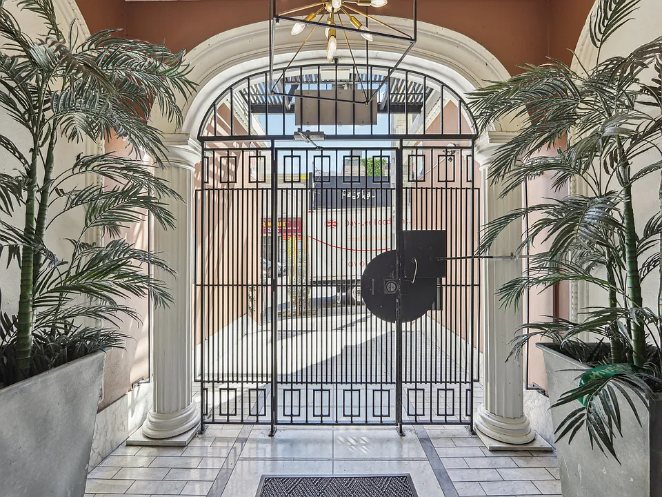 Main entrance door of the apartment building at 676 Geary St, San Francisco, CA 94102, United States