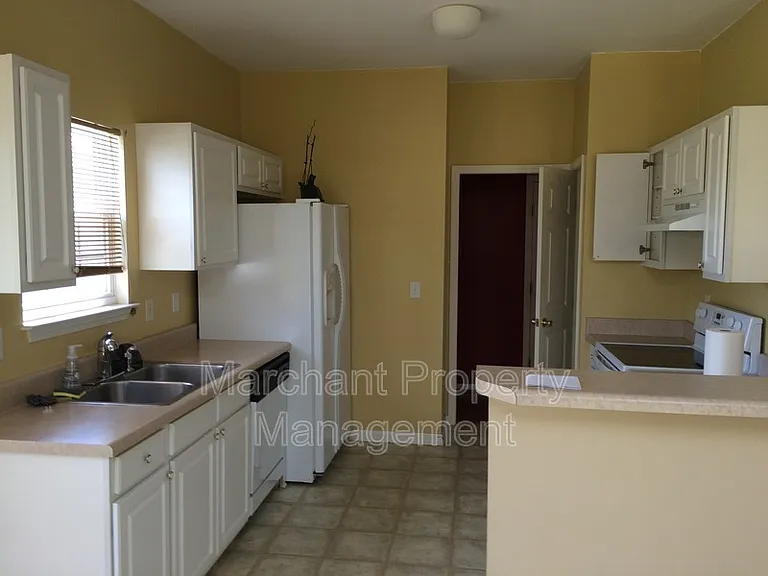 305 Londonderry Ct — Photo 7