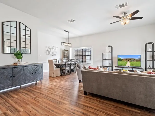 4233 Arbor Creek Dr, Carrollton, TX 75010