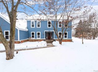 26192 Hidden Valley Dr, Farmington Hills, MI