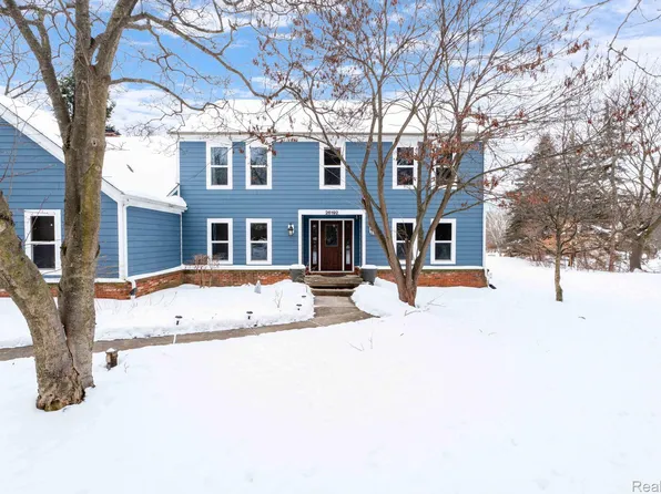 26192 Hidden Valley Dr, Farmington Hills, MI 48331