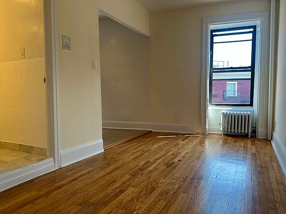 5th image of 162 W 4th St APT 10