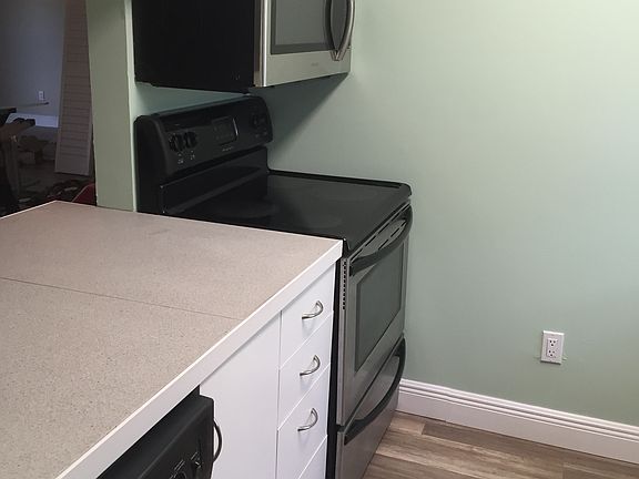 4th image of 321 Waterside Dr