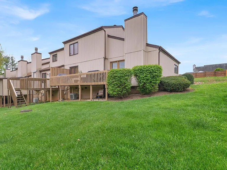 1060 Pebble Dr — Photo 25
