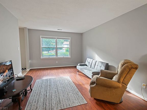5th image of 180 Franklin Parke Ct