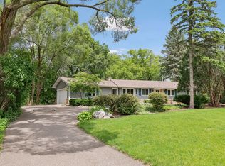 3133 Vicki Ln, Minnetonka, MN 55305