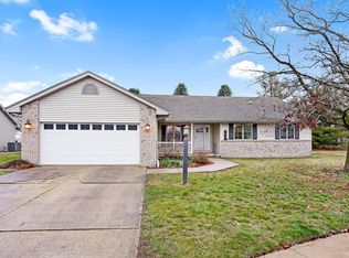 507 Cushing Dr, Savoy, IL 61874