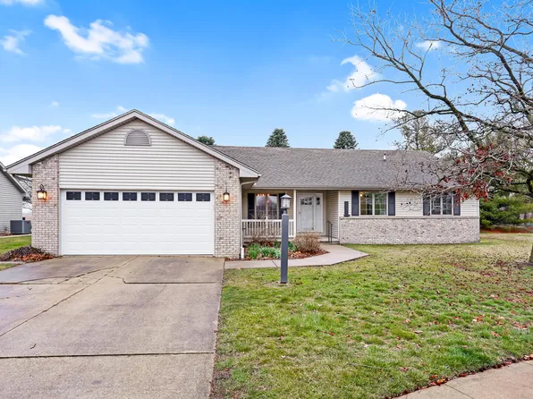 507 Cushing Dr, Savoy, IL 61874