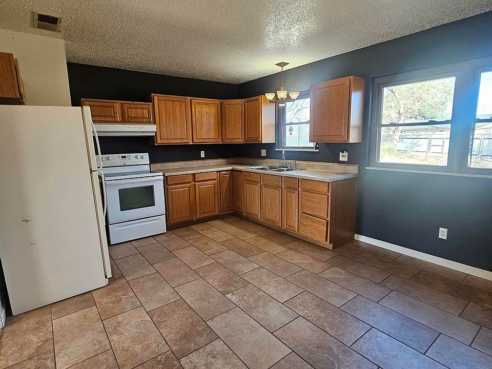 2nd image of 129 Tucker Cir