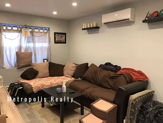 Rented by Metropolis International Realty Inc. | media 26