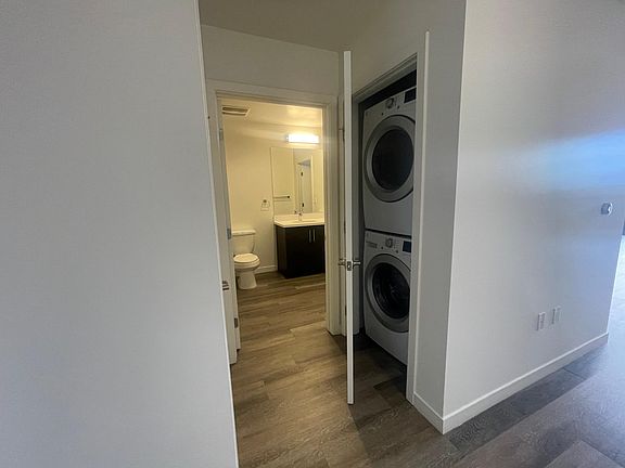 5th image of 801 S Hope St APT 502