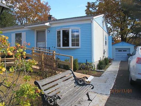 3rd image of 32 Sycamore Dr