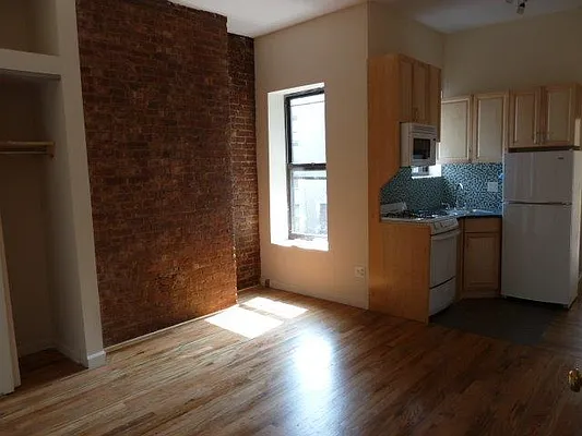 Rented by Chartwell Manhattan Realty | media 31